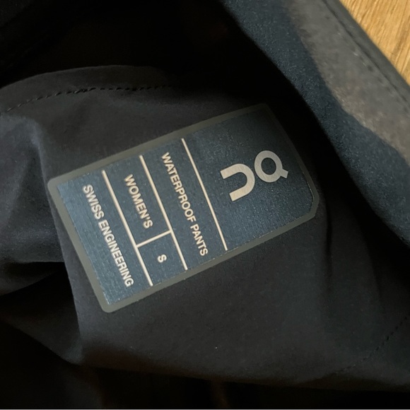 On Running Waterproof Running Pants NWT Sz Small - Picture 7 of 11